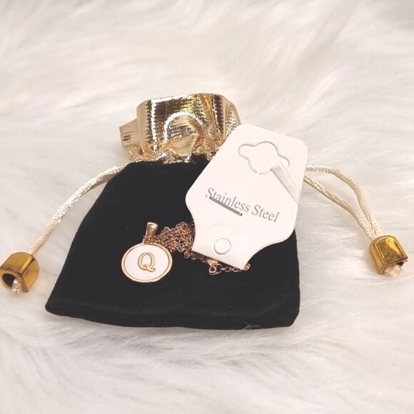 SHELL INITIAL PENDANT NECKLACE stainless steel gold plated Q R S or T - Picture 2 of 13